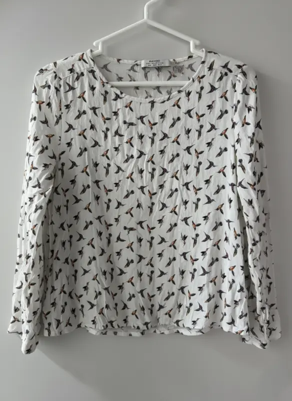 Blusa manga larga estampado colibrí marca MANGO talla  L