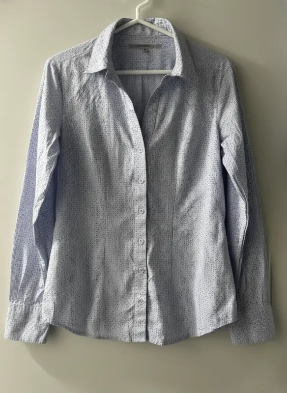 Blusa manga larga con puntos marca basement talla M