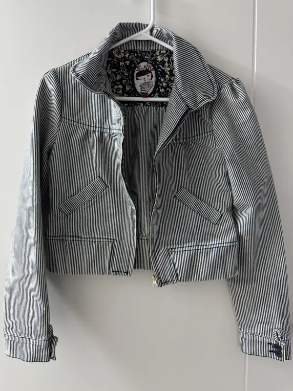 Casaca de rayas blanco y azul talla S