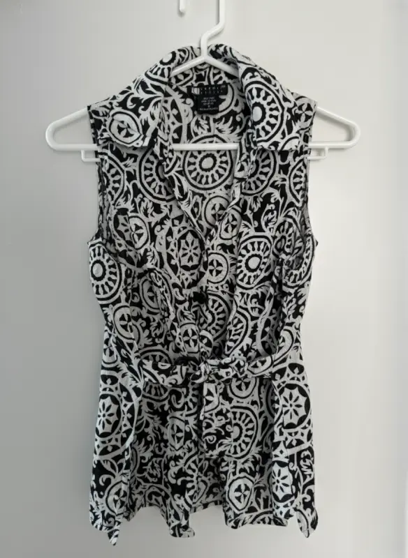 Blusa manga cero estampado blanco y negro talla S