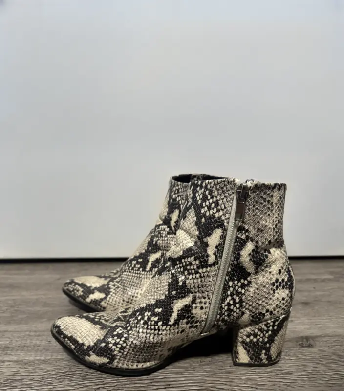 Botines Piel de Serpiente marca STEVE MADDEN talla 38