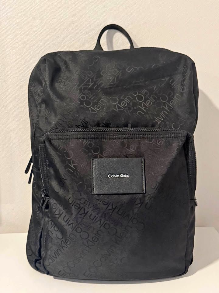 Mochila Calvin Klein Nueva con Etiquetas