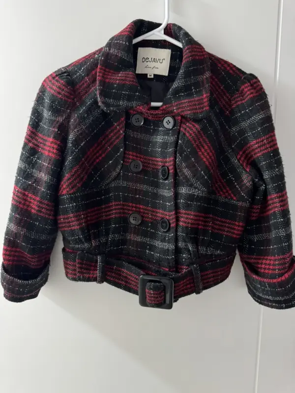 Abrigo crop de cuadros rojo y negro talla S/M
