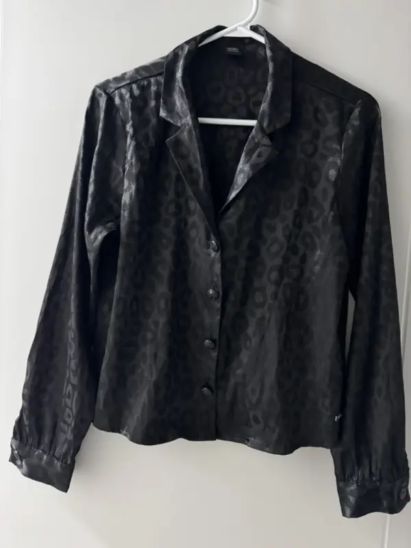Blusa mossimo animal print negro talla S/M