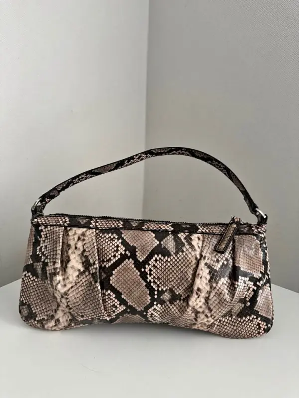 Cartera Zara piel de serpiente