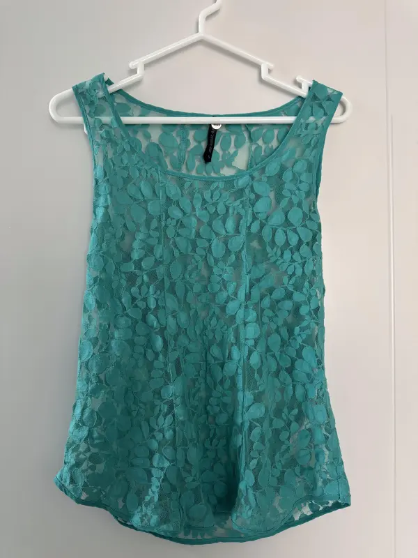 Blusa manga cero verde marca denimlab talla S