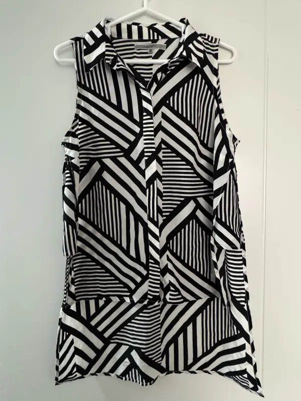 Blusa larga manga cero marca basement talla S