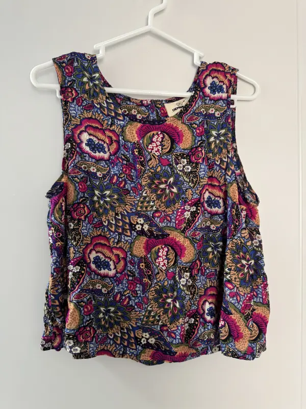 Blusa manga cero flores marca denimlab talla M