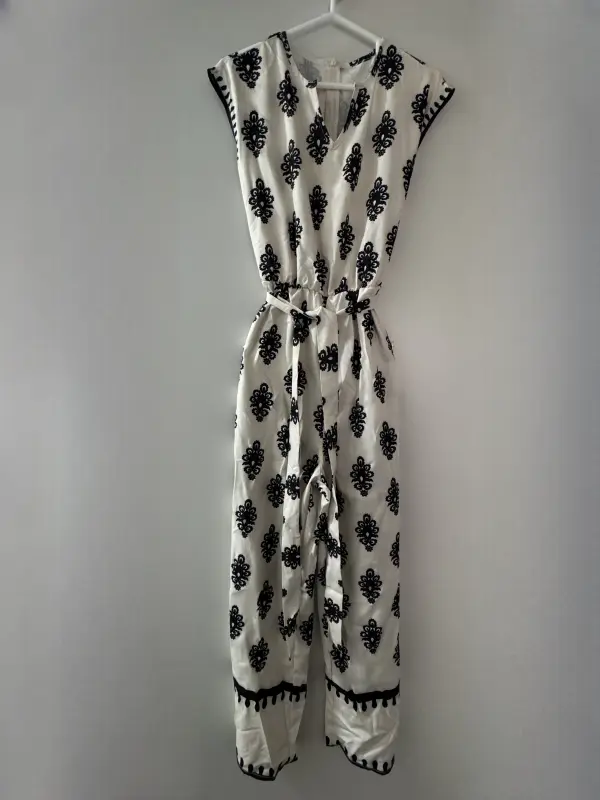 Enterizo estampado blanco y negro talla M