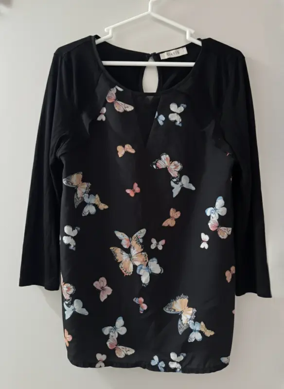 Blusa manga larga estampado mariposa negro talla S