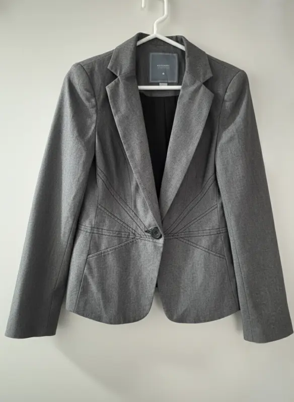 Blazer gris marca basement talla S