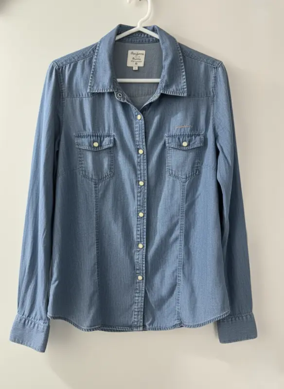 Blusa manga larga celeste marca Pepe Jeans talla L