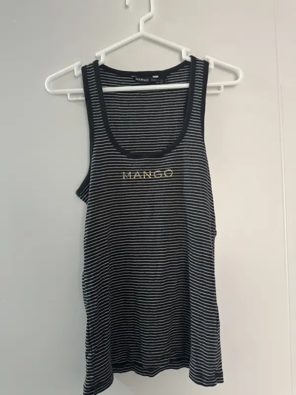 Polo manga cero a rayas azul y blanco marca MANGO talla M