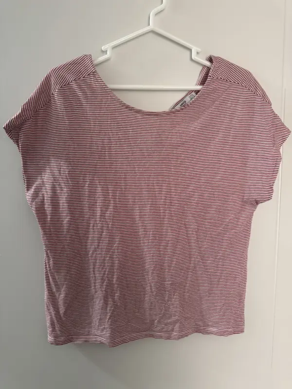 Polo manga corta a rayas rojo y blanco marca MANGO talla M