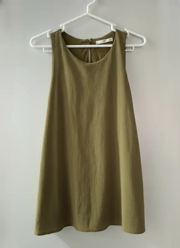 Blusa manga cero verde marca MANGO talla L